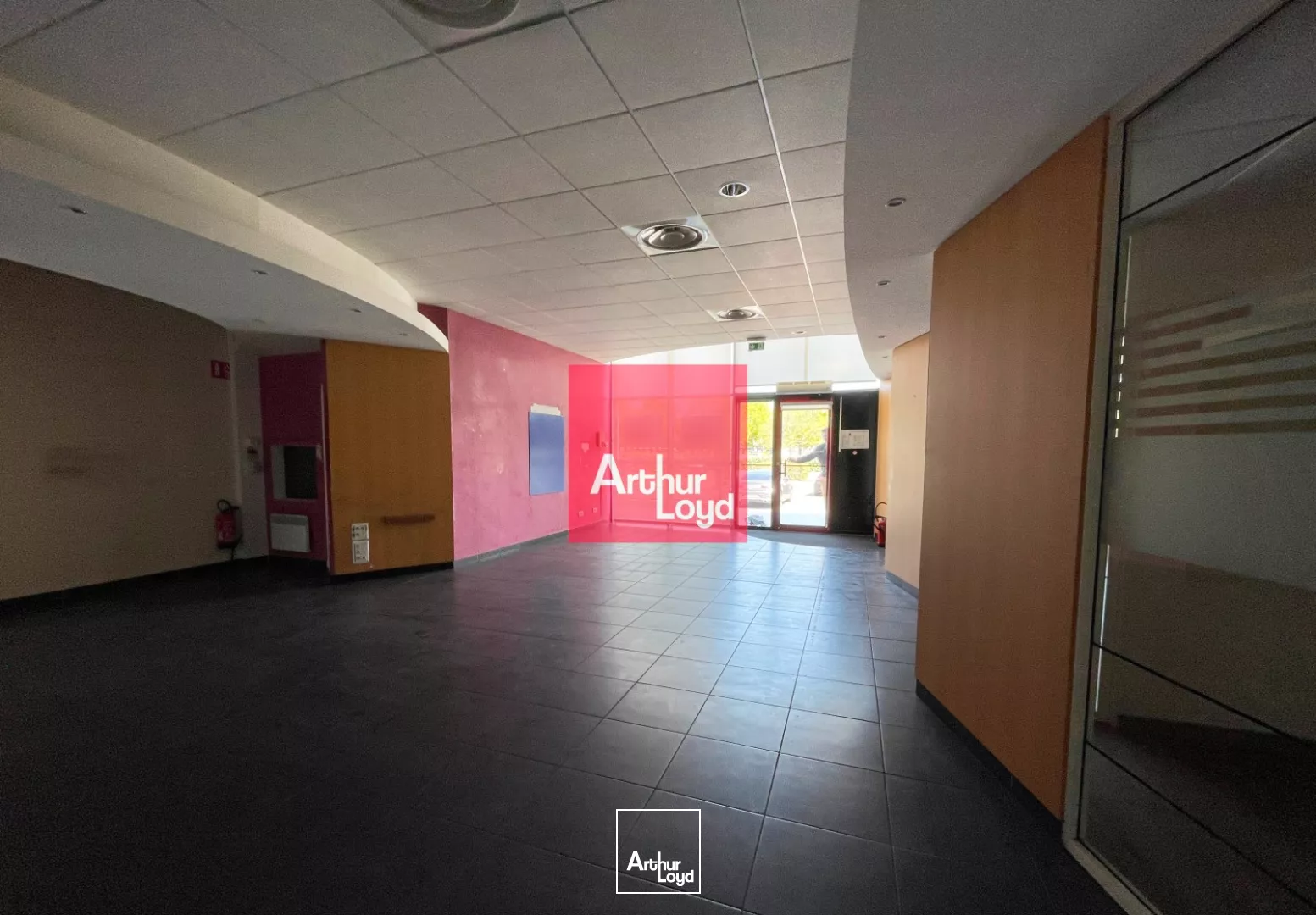 LOCAL COMMERCIAL - 219 M2 - ZONE COMMERCIALE - NIMES