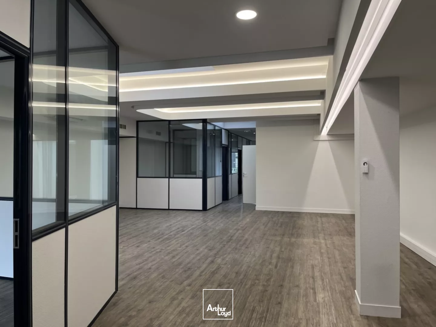 Opportunité rare ! bureau à vendre ou à louer - St Marceau, au pied de la ligne A du tram !