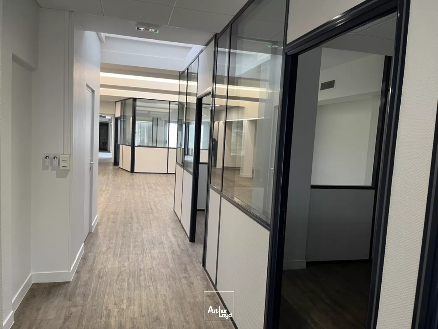 Opportunité rare ! bureau à vendre ou à louer - St Marceau, au pied de la ligne A du tram !