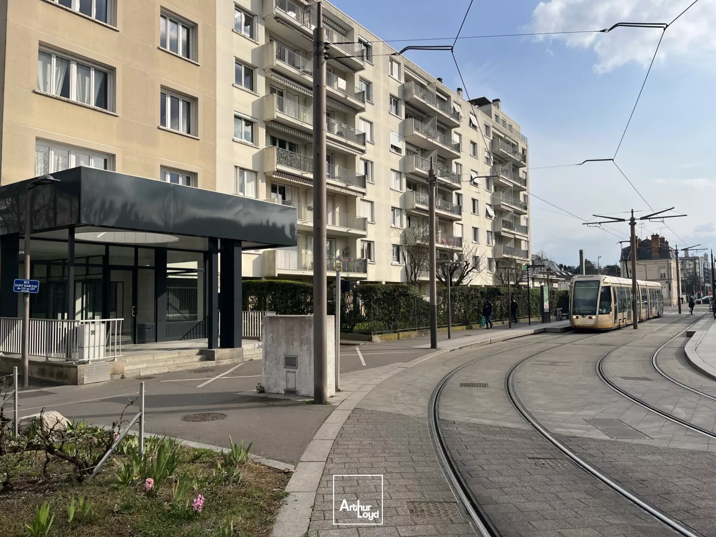 Opportunité rare ! bureau à vendre ou à louer - St Marceau, au pied de la ligne A du tram !