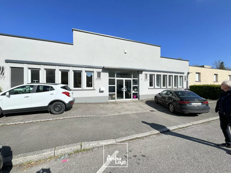 LOCAL D'ACTIVITE - ENTREPOT à LOUER de 300 m²