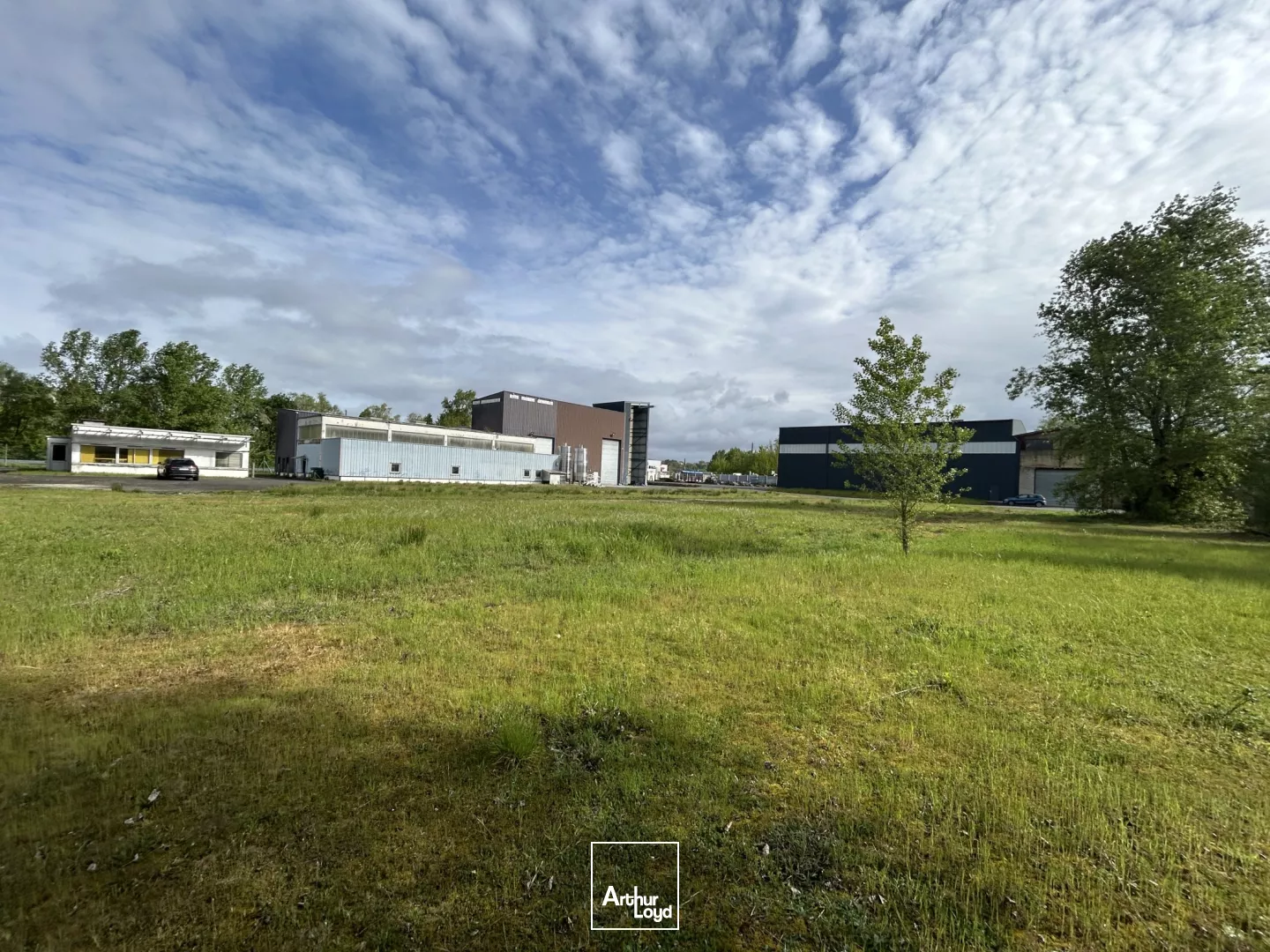 Site industriel à vendre à Ambes. 