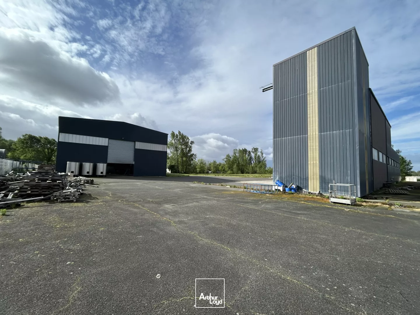 Site industriel à vendre à Ambes. 