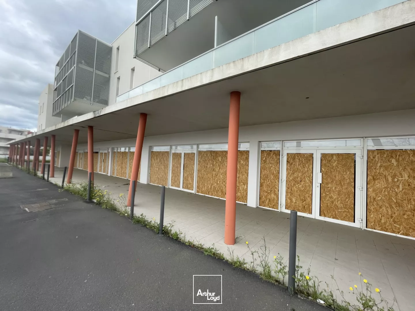 LOCAUX COMMERCIAUX A LOUER - BEZIERS