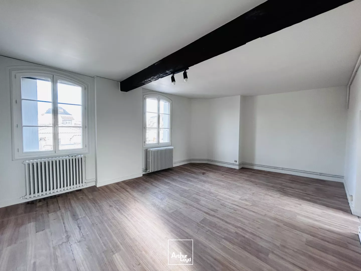 A louer - Bureaux de 140 m² en duplex - Bordeaux Place Gambetta