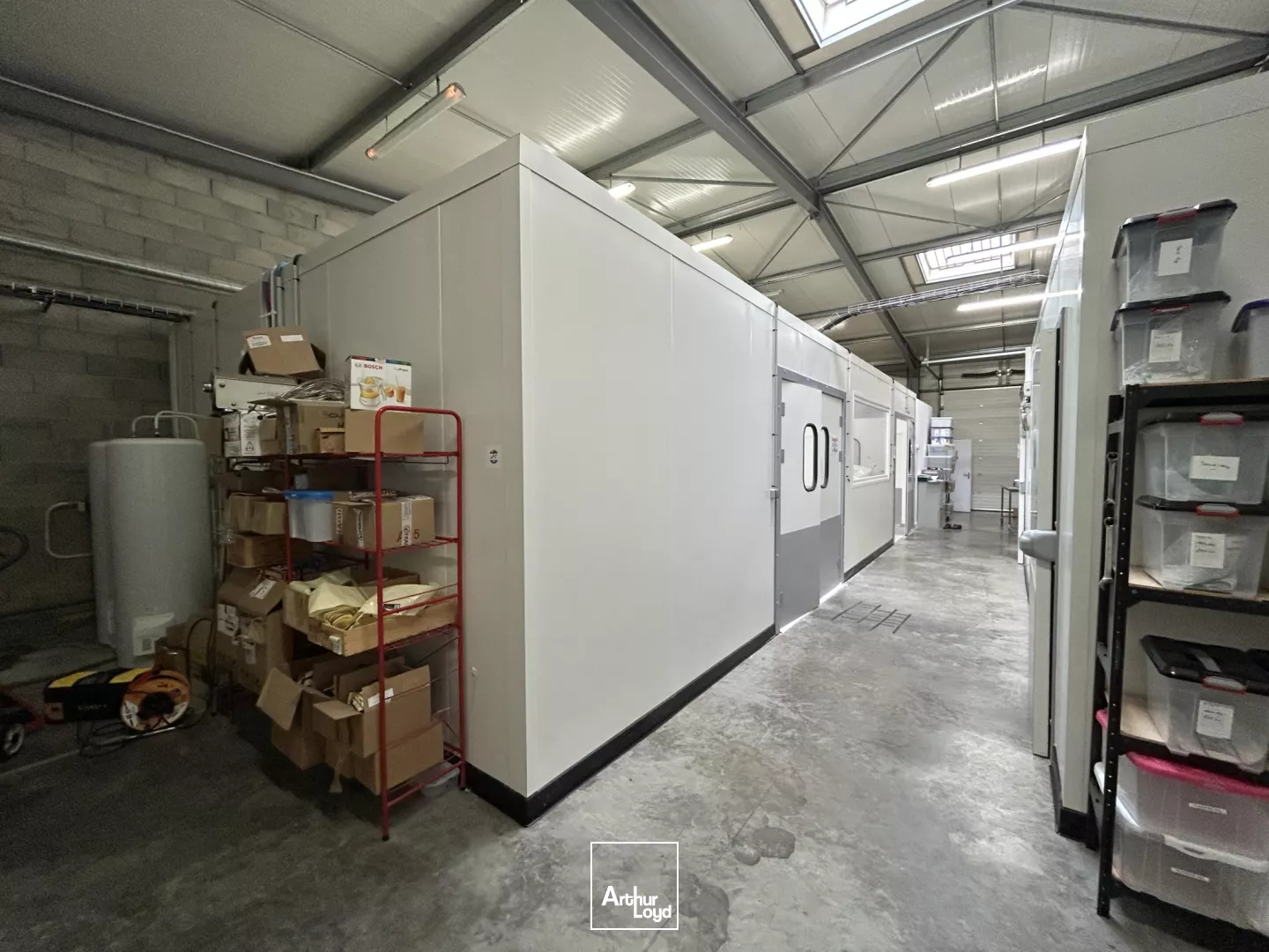 Entrepôt + Laboratoire de cuisine à Louer 