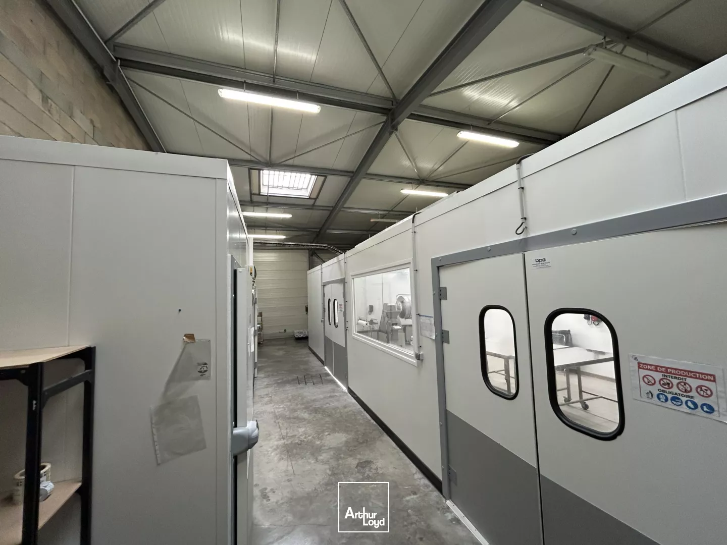 Entrepôt + Laboratoire de cuisine à Louer 