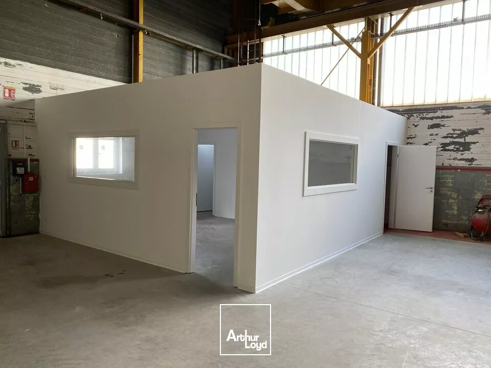 LOCAL D'ACTIVITE - ENTREPOT à LOUER de 490 m²