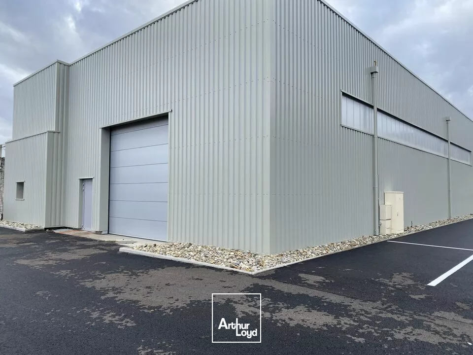 LOCAL D'ACTIVITE - ENTREPOT à LOUER de 430 m²