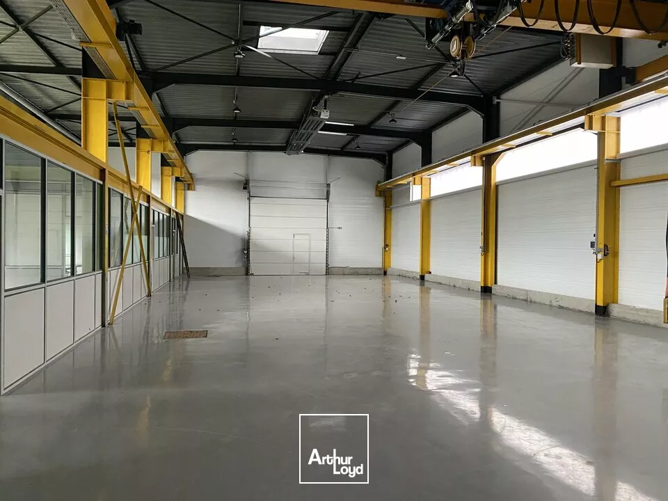 LOCAL D'ACTIVITE - ENTREPOT à LOUER de 430 m²
