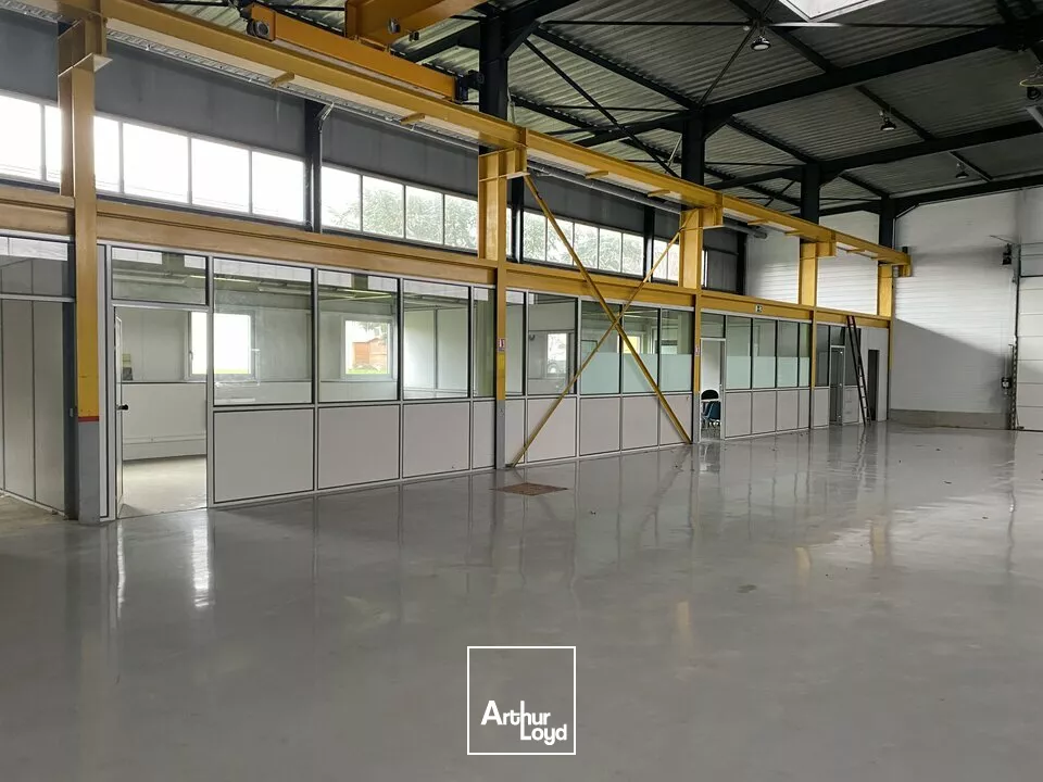LOCAL D'ACTIVITE - ENTREPOT à LOUER de 430 m²