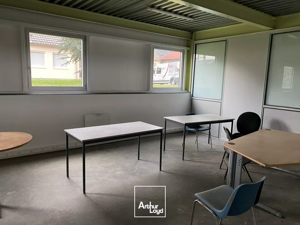 LOCAL D'ACTIVITE - ENTREPOT à LOUER de 430 m²