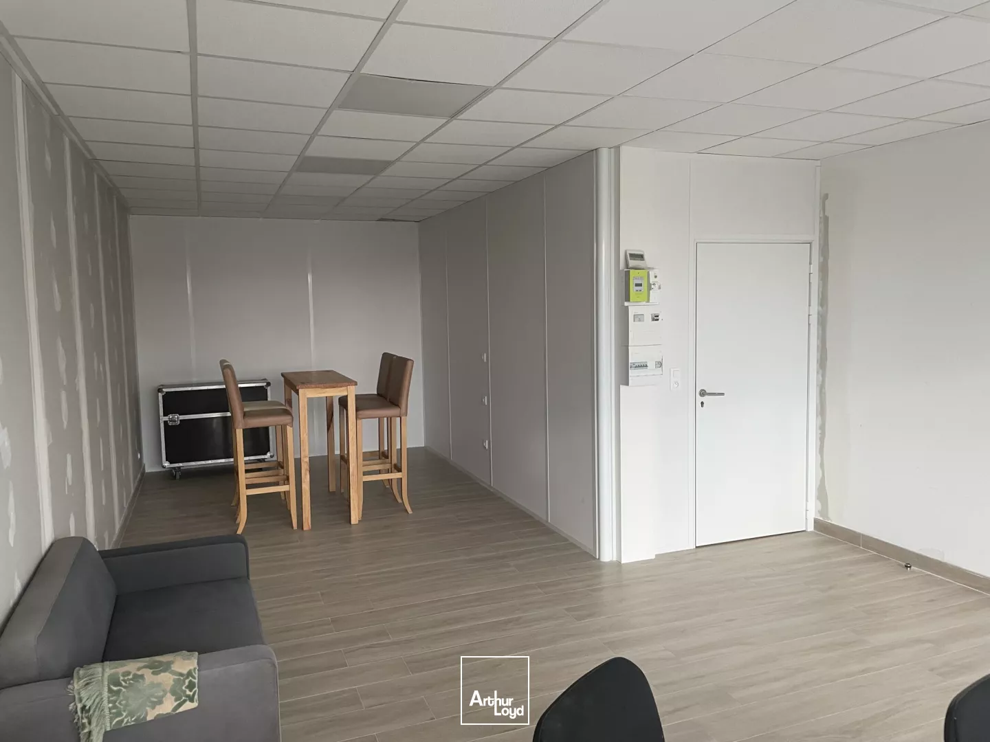 LOCAL COMMERCIAL D'ENVIRON 145 M² BEAUVAIS