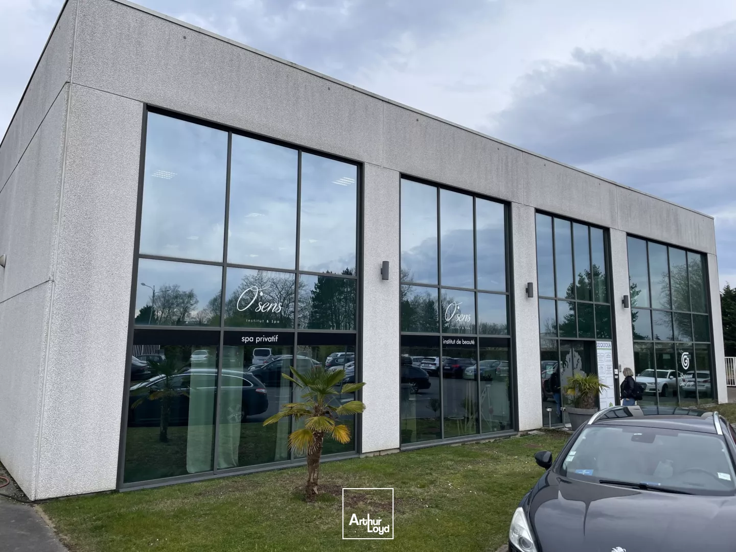 LOCAL COMMERCIAL D'ENVIRON 145 M² BEAUVAIS