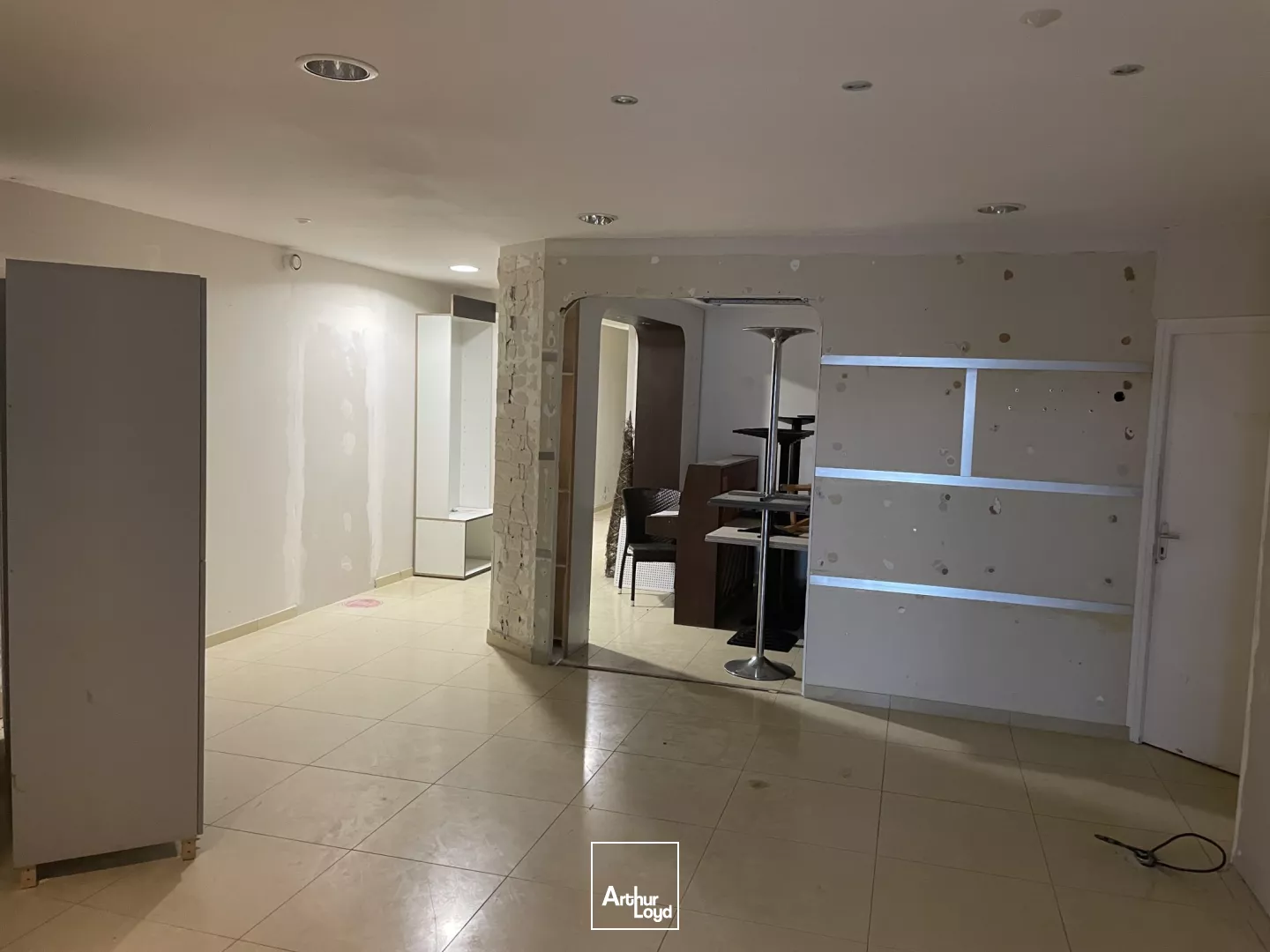 LOCAL COMMERCIAL D'ENVIRON 145 M² BEAUVAIS