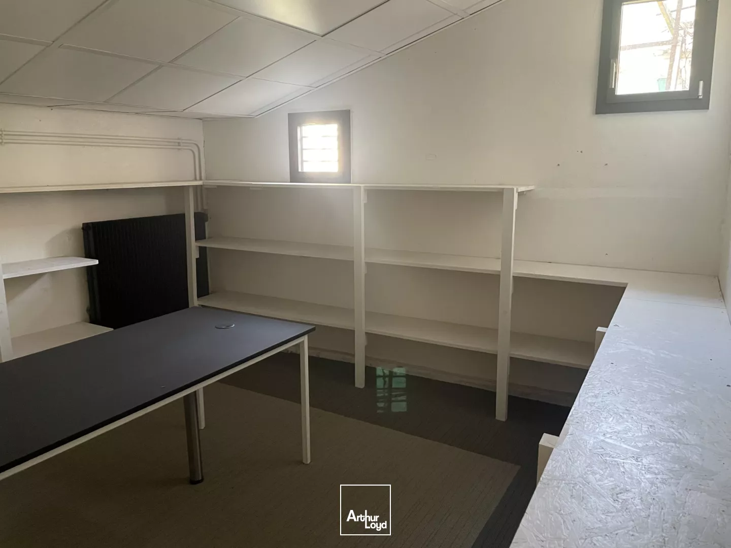 ATELIER LOCATION 185 M² ENV DOMENE