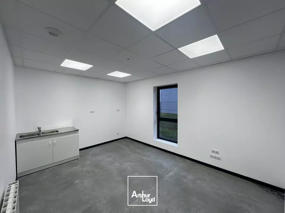 BUREAUX location à SAINT-JEAN-DE-LA-NEUVILLE 76210