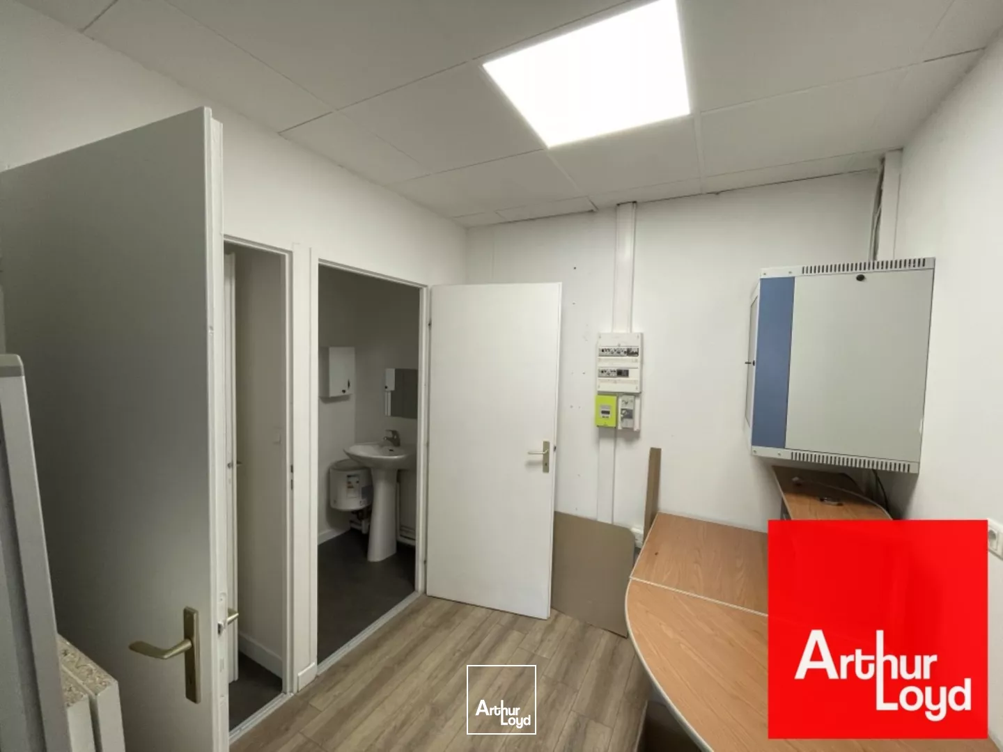 LOCATION BUREAUX 114 M² - MONTPELLIER PARC 2000 ZFU