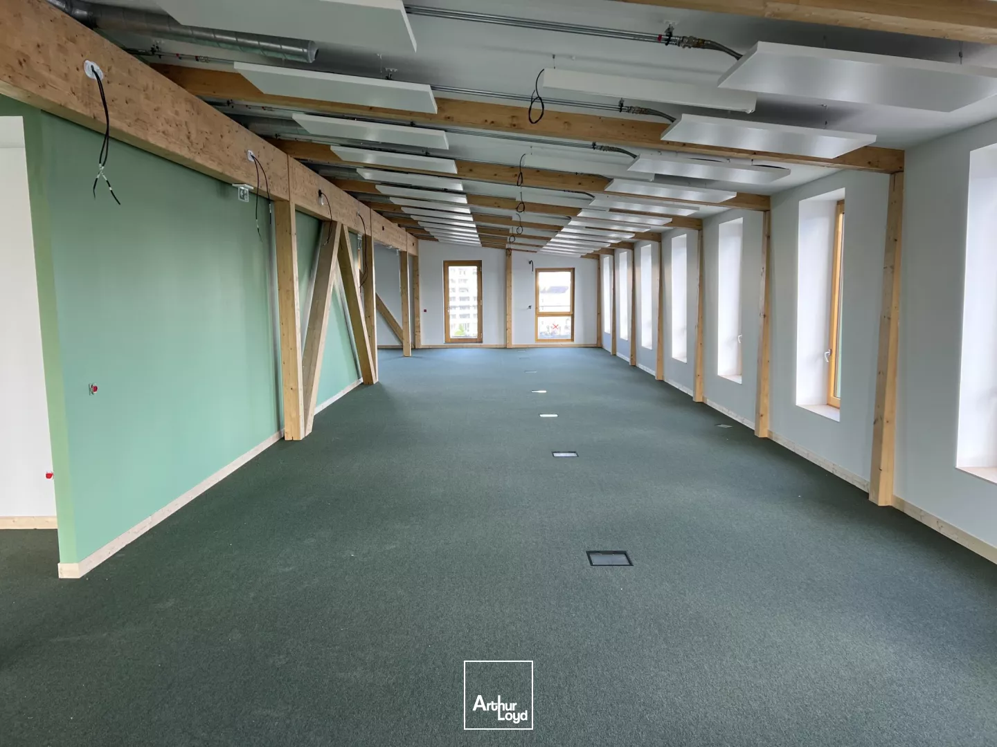 BUREAUX ET COMMERCES NEUFS A LOUER - ILE DE NANTES - REPUBLIQUE