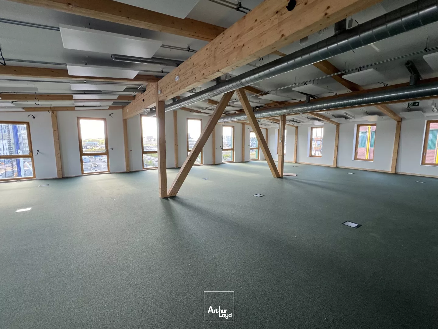 BUREAUX ET COMMERCES NEUFS A LOUER - ILE DE NANTES - REPUBLIQUE