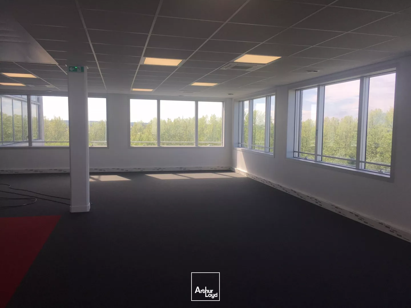 AU PIED DU RER ! RENOVES ET CLIMATISES