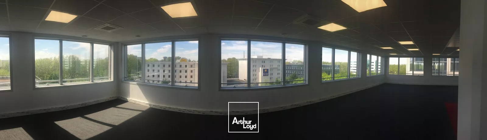 AU PIED DU RER ! RENOVES ET CLIMATISES