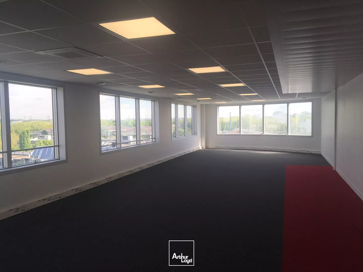 AU PIED DU RER ! RENOVES ET CLIMATISES