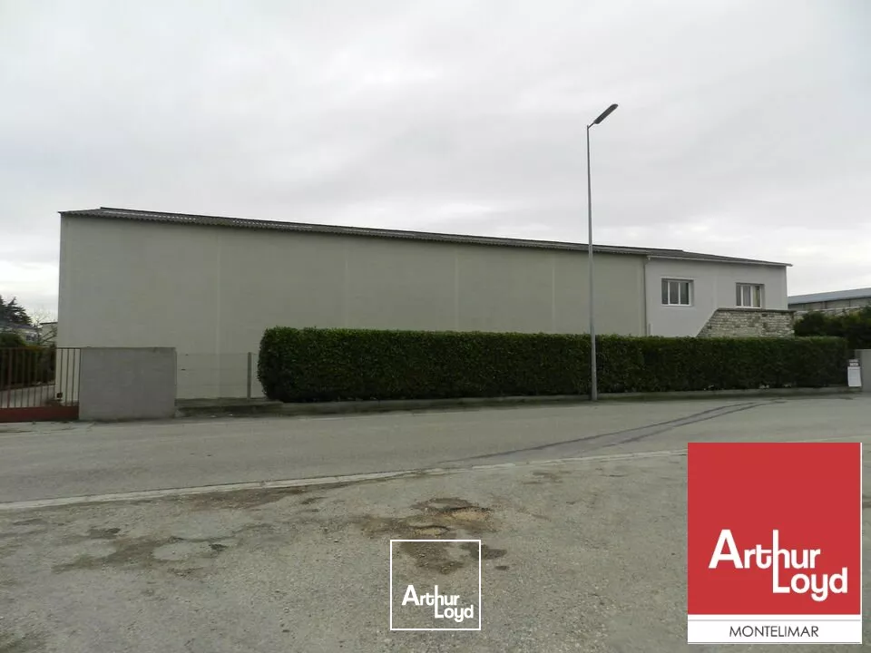 PIERRELATTE - A LOUER - LOCAL D'ACTIVITÉ AVEC BUREAUX ET ENTRÉE INDEPENDANTE