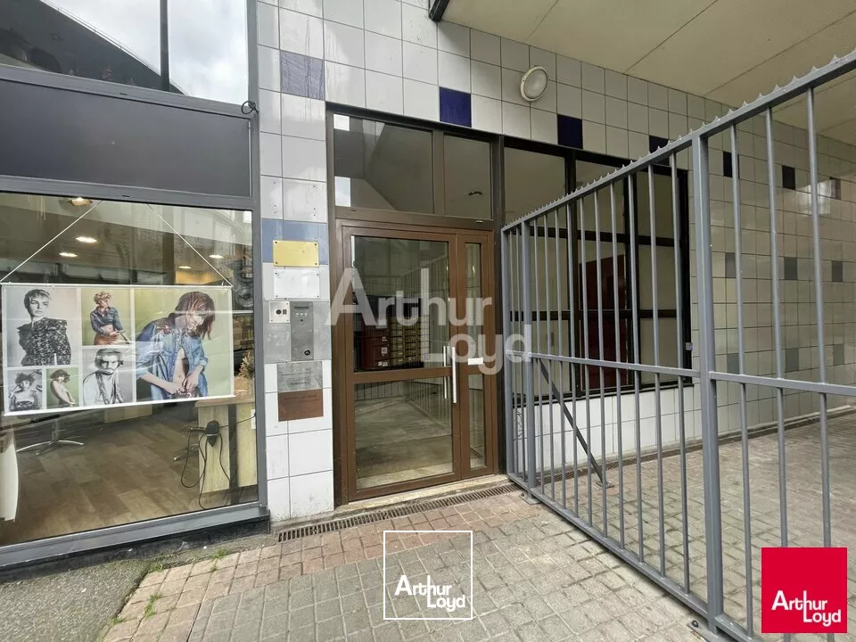 RENNES ST HELIER - BUREAUX A LOUER - 102 M² - A RENOVER