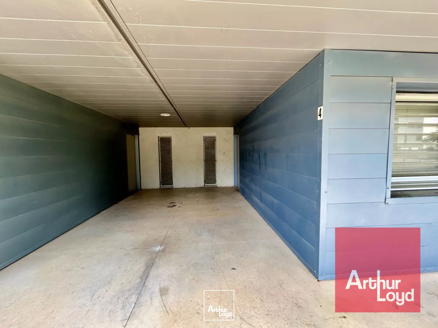 LOCAUX D'ACTIVITÉ À LOUER - CASTRIES