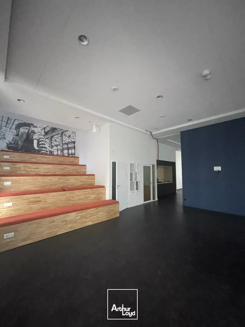 Location cellule 210 m2 aménagée ile de Nantes 