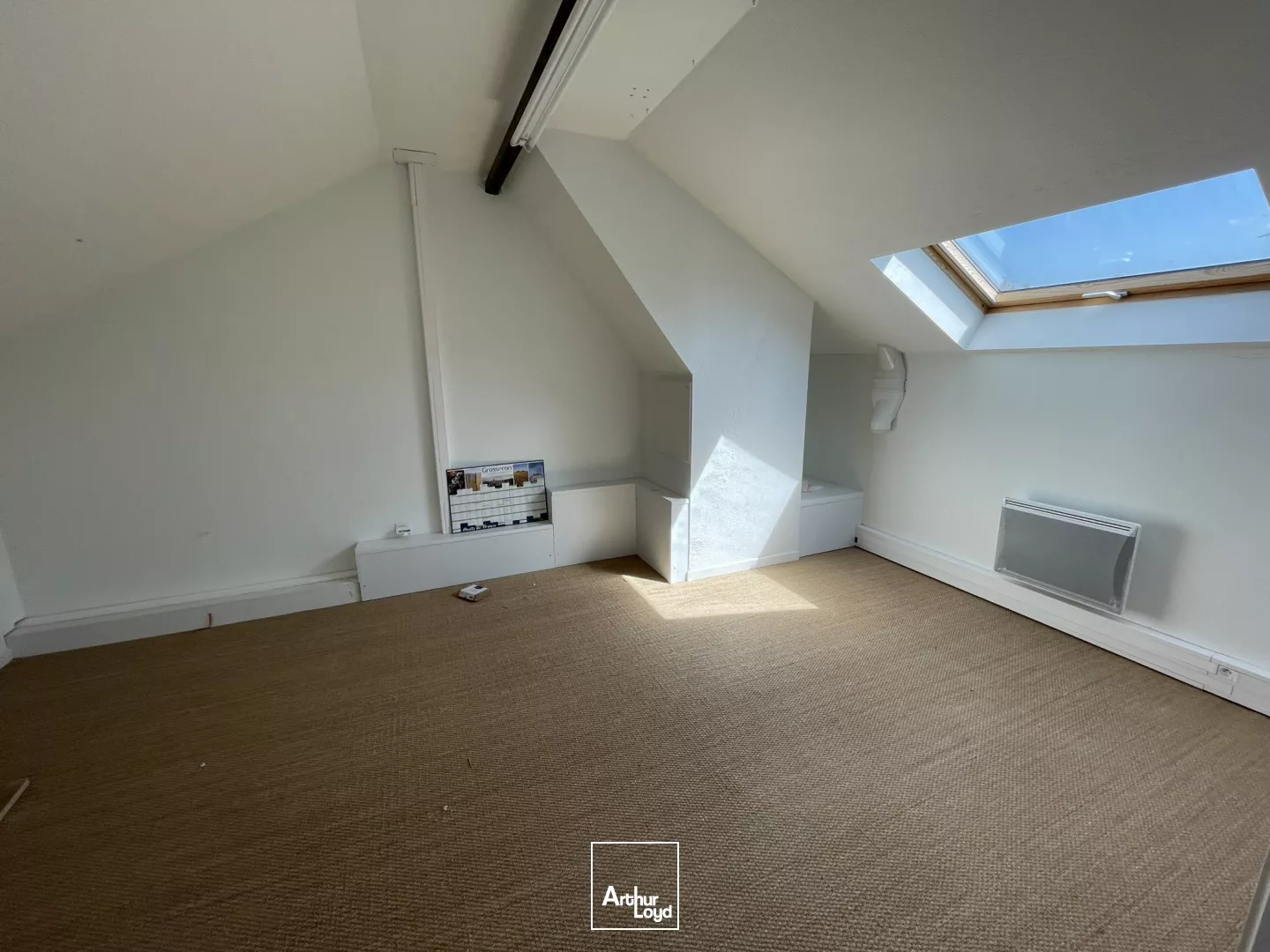 BUREAUX À LOUER-210 M²-PROCHE GARE