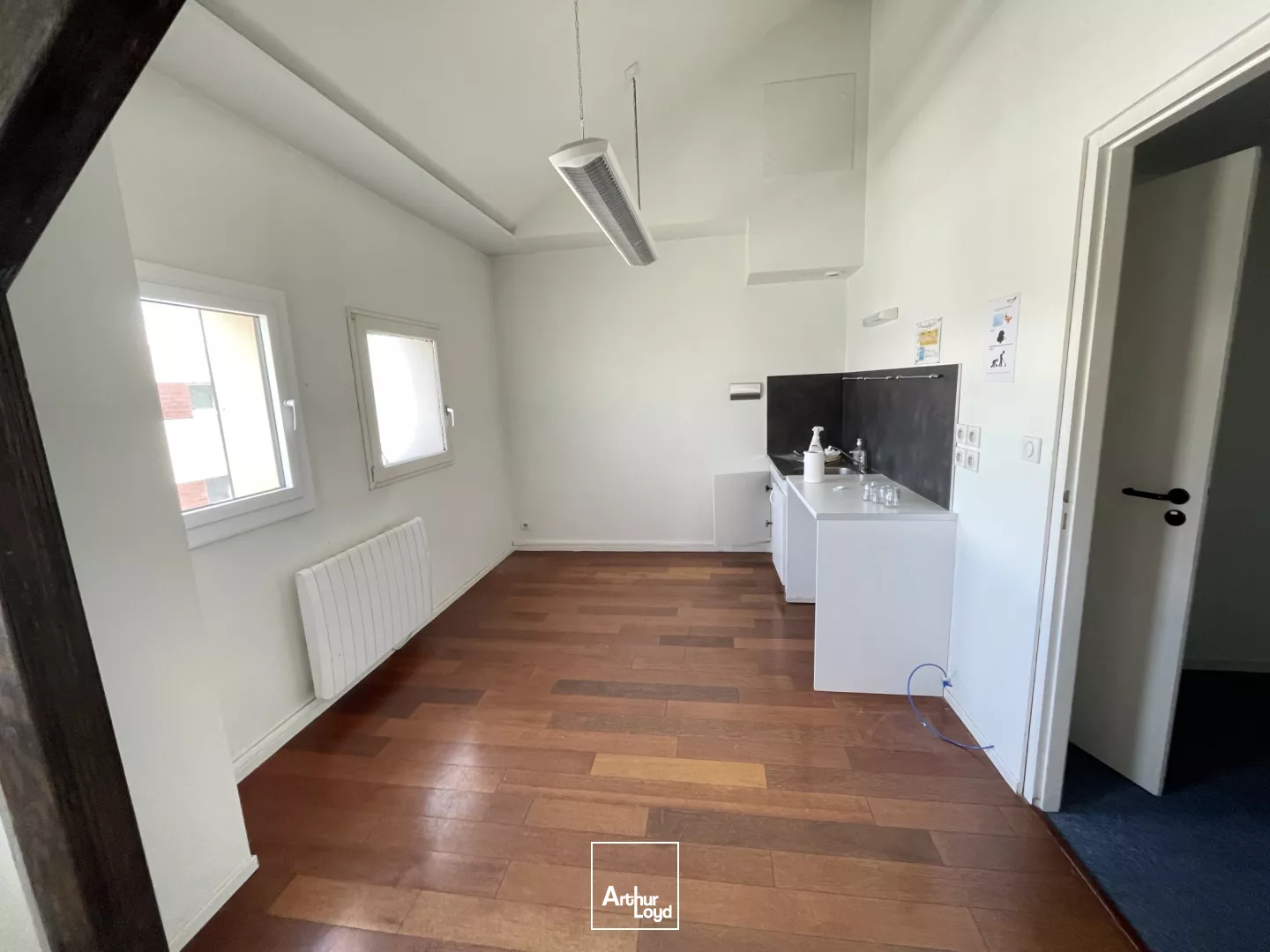 BUREAUX À LOUER-210 M²-PROCHE GARE