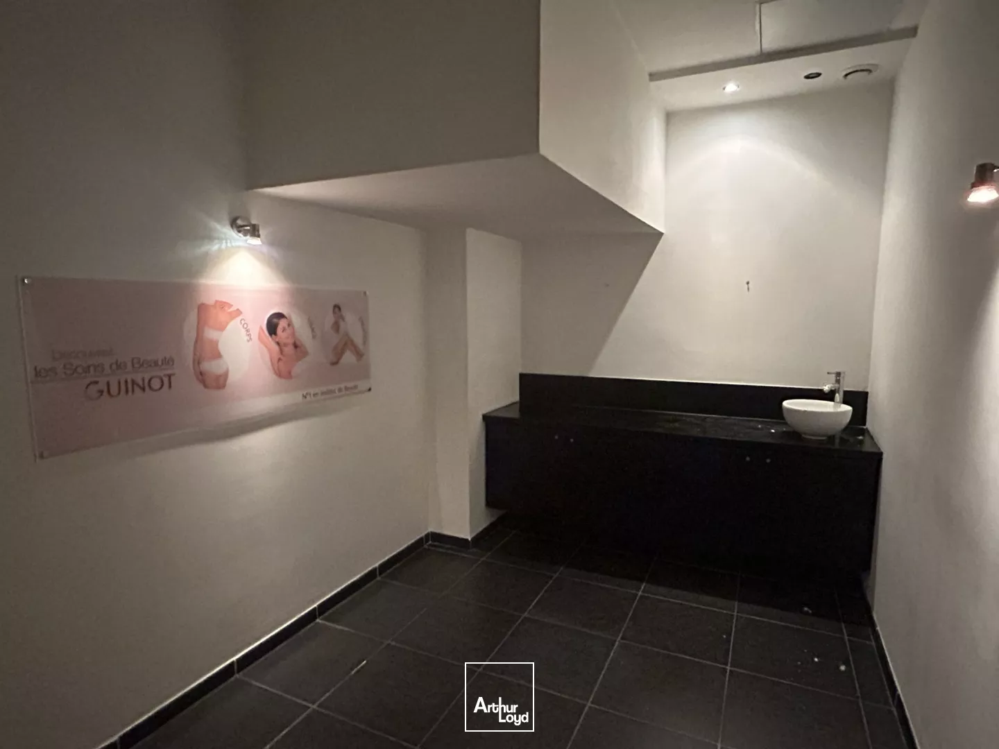 À LOUER AU COEUR DE BORDEAUX BASTIDE LOCAL COMMERCIAL DE 78 M²