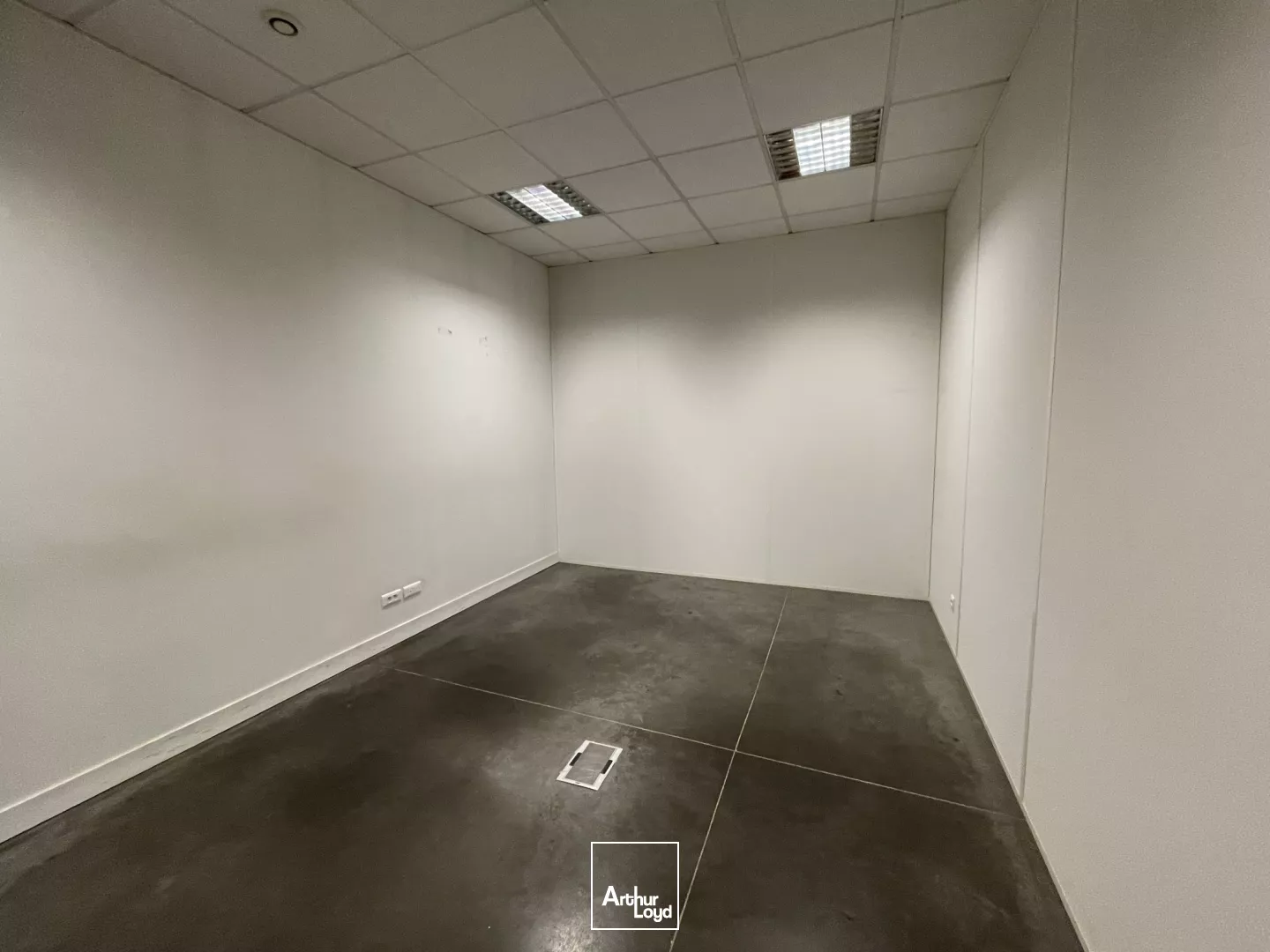 Locaux d'activité à louer à LOUVIERS 27400