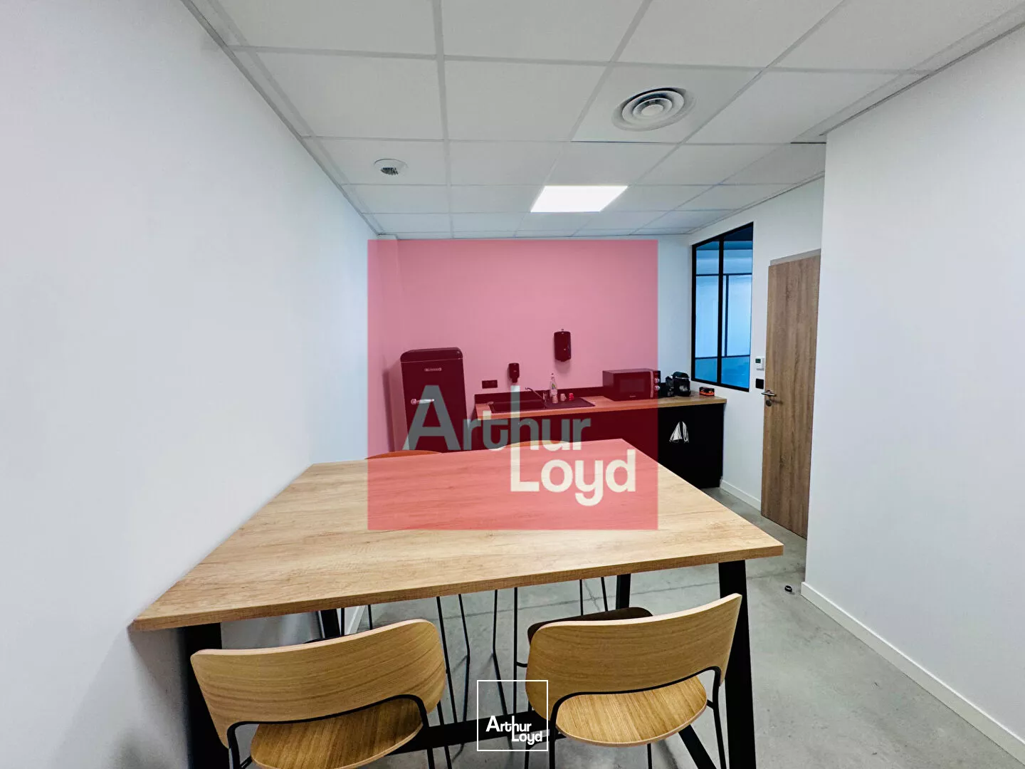 Local commercial / Bureaux à louer Le Passage 247m2