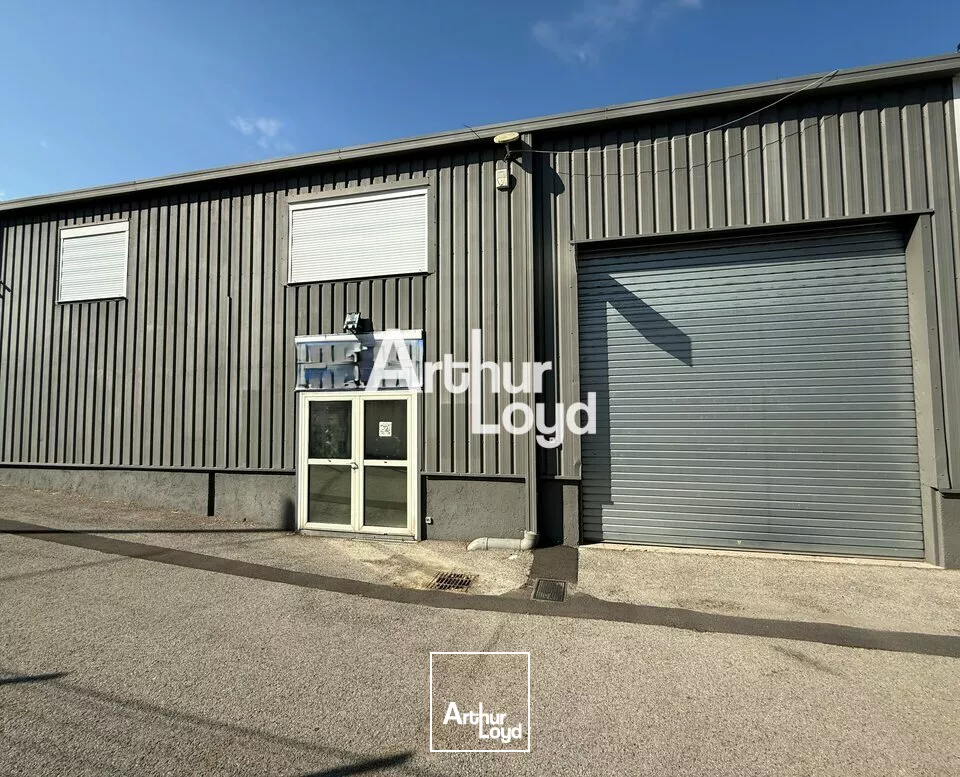 Local d'activité de 220 m² avec bureaux à vendre - Fréjus