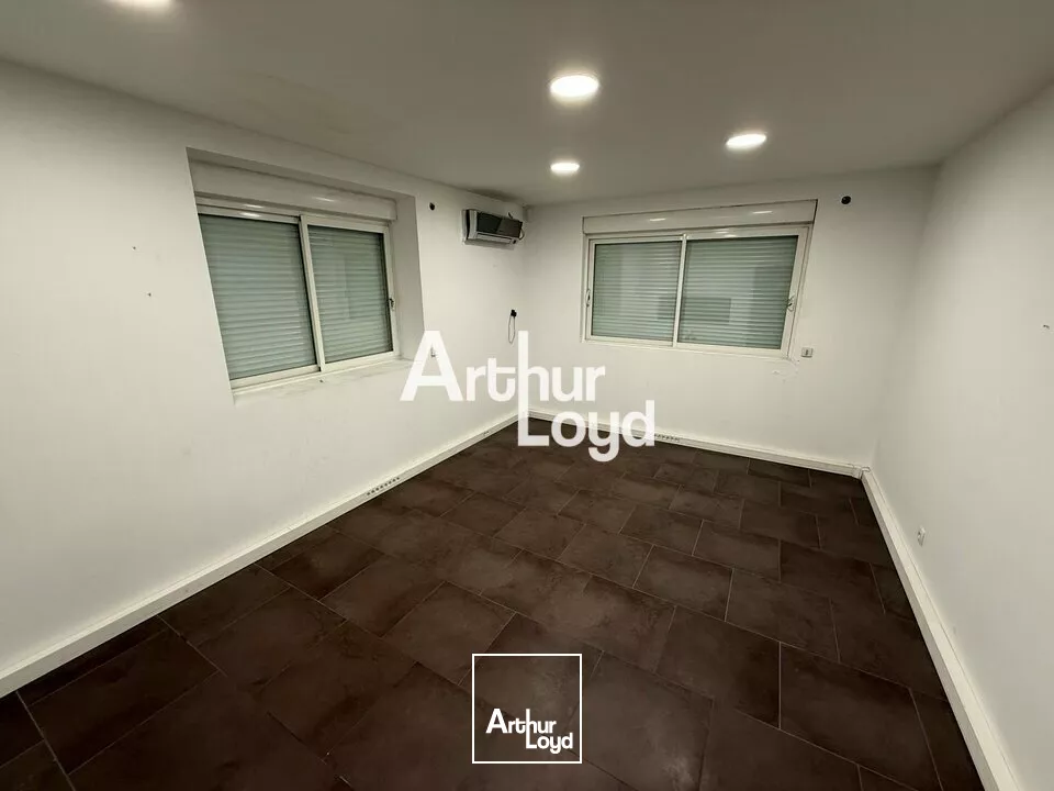 Local d'activité de 220 m² avec bureaux à vendre - Fréjus