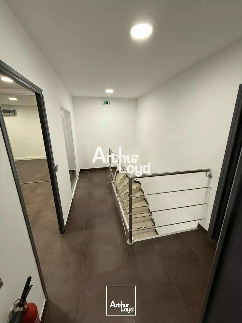 Local d'activité de 220 m² avec bureaux à vendre - Fréjus