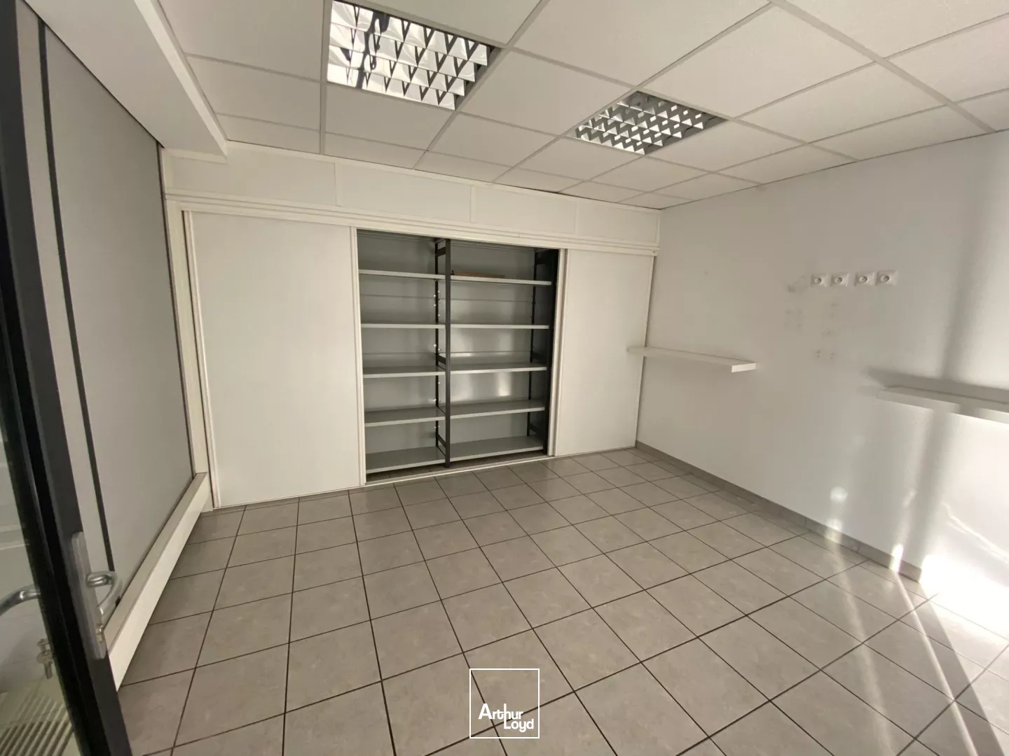 Bureaux PMR à vendre / à louer - Saint Barnabé - 13012 Marseille