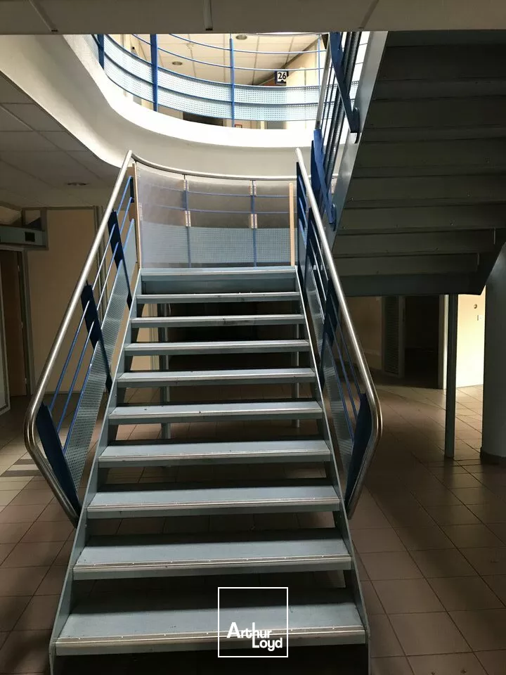 BUREAUX à VENDRE de 1245 m²