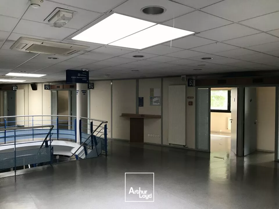 BUREAUX à VENDRE de 1245 m²