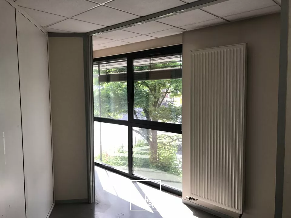 BUREAUX à VENDRE de 1245 m²