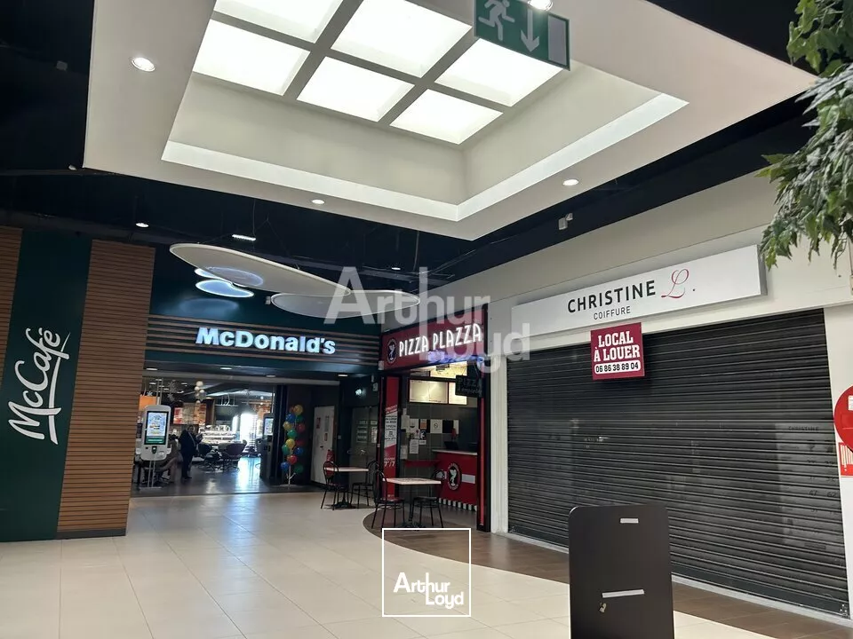 Local commercial galerie marchande de Carrefour 