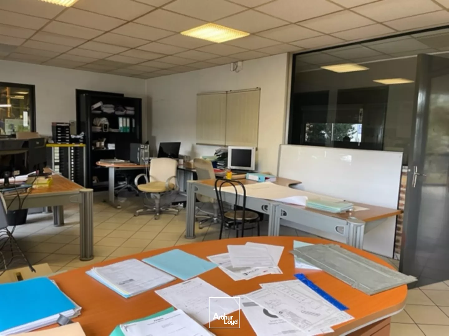 Local de 2000 m2 environ à louer en ZI à proximité de Soissons 