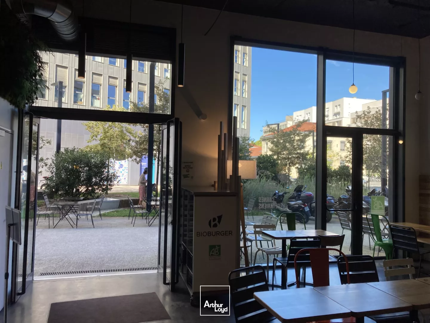 LOCAL COMMERCIAL BAIL À CÉDER SECTEUR GARE DE BORDEAUX