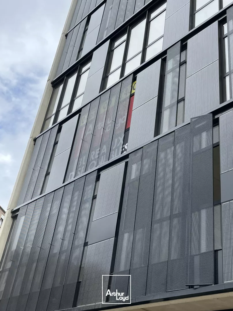 BUREAUX NEUFS A LA VENTE