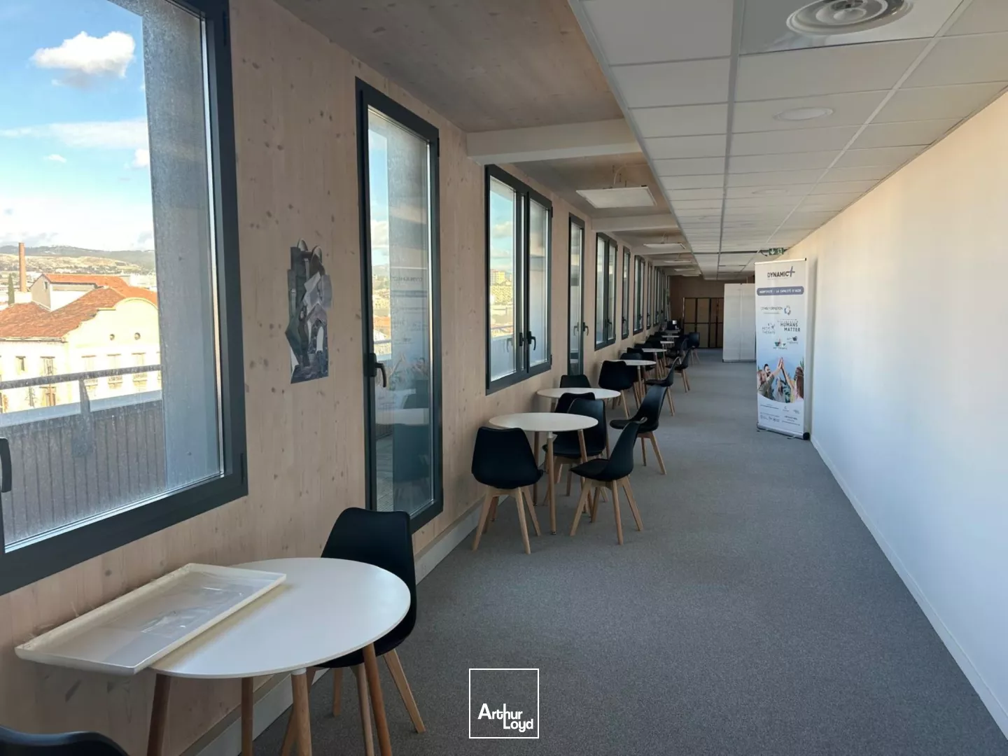 Bureaux à louer - proximité immédiate Euromediterranée et autoroutes - 13015 Marseille