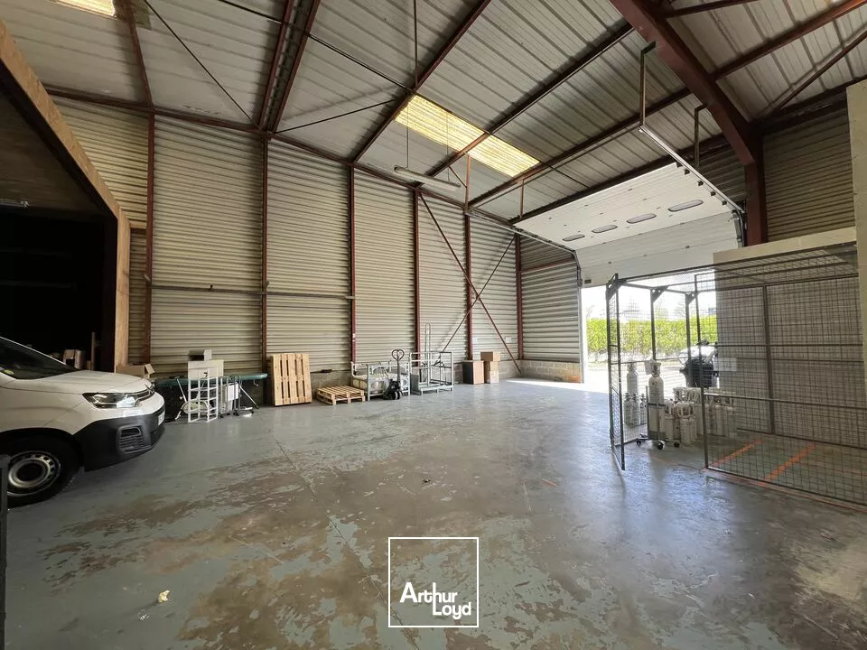 À LOUER - MONTIVILLIERS EMPLACEMENT STRATÉGIQUE - LOCAUX D'ACTIVITÉS 425 m2 ENVIRON