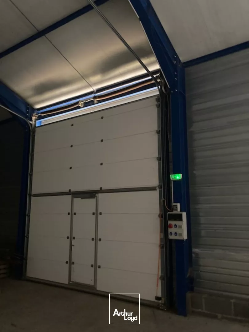 A VENDRE- INVESTISSEMENT- local d'activité de 1000 m2 proche de Mâcon (71000)